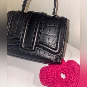 Elegant Black Croc-Embossed Women's Bag